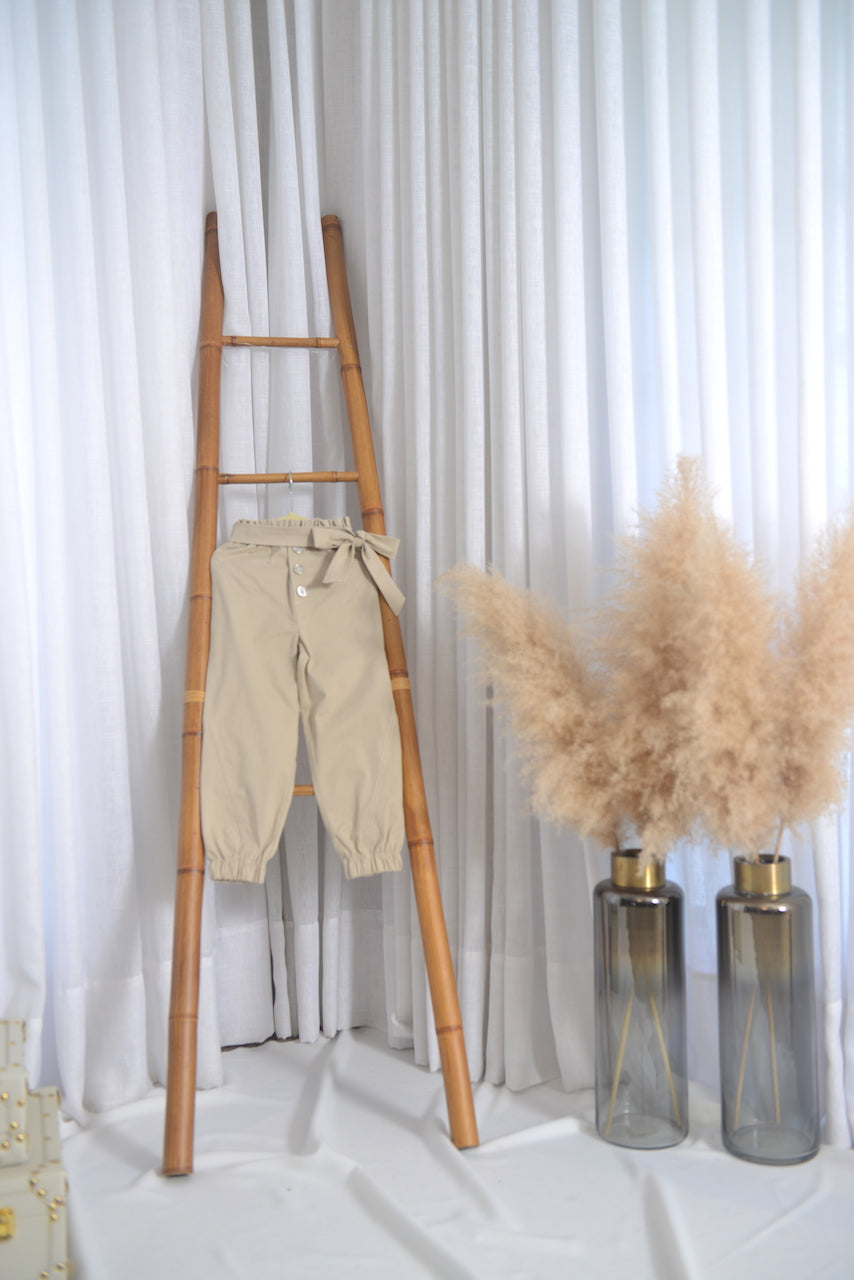Calça em sarja com elastano bege