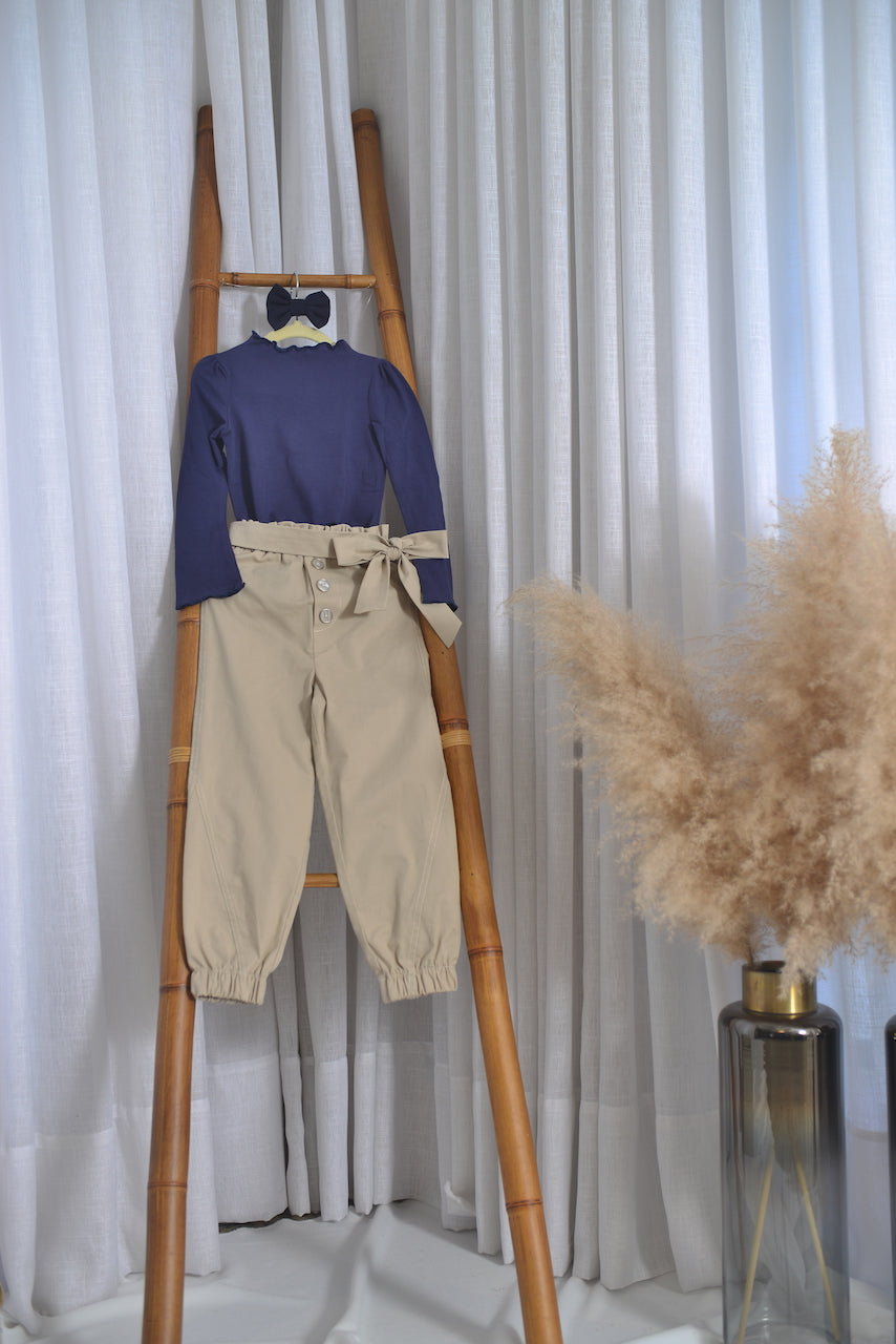 Calça em sarja com elastano bege