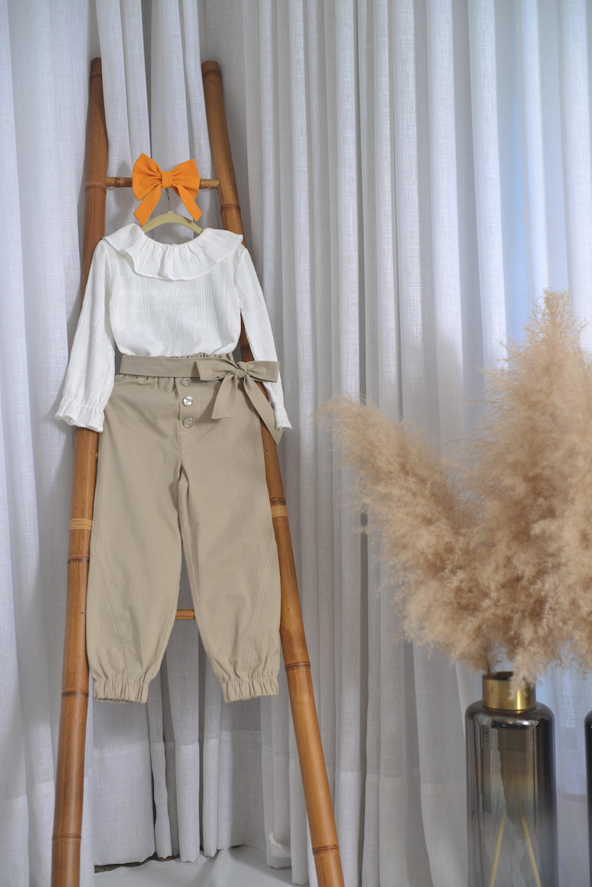 Calça em sarja com elastano bege