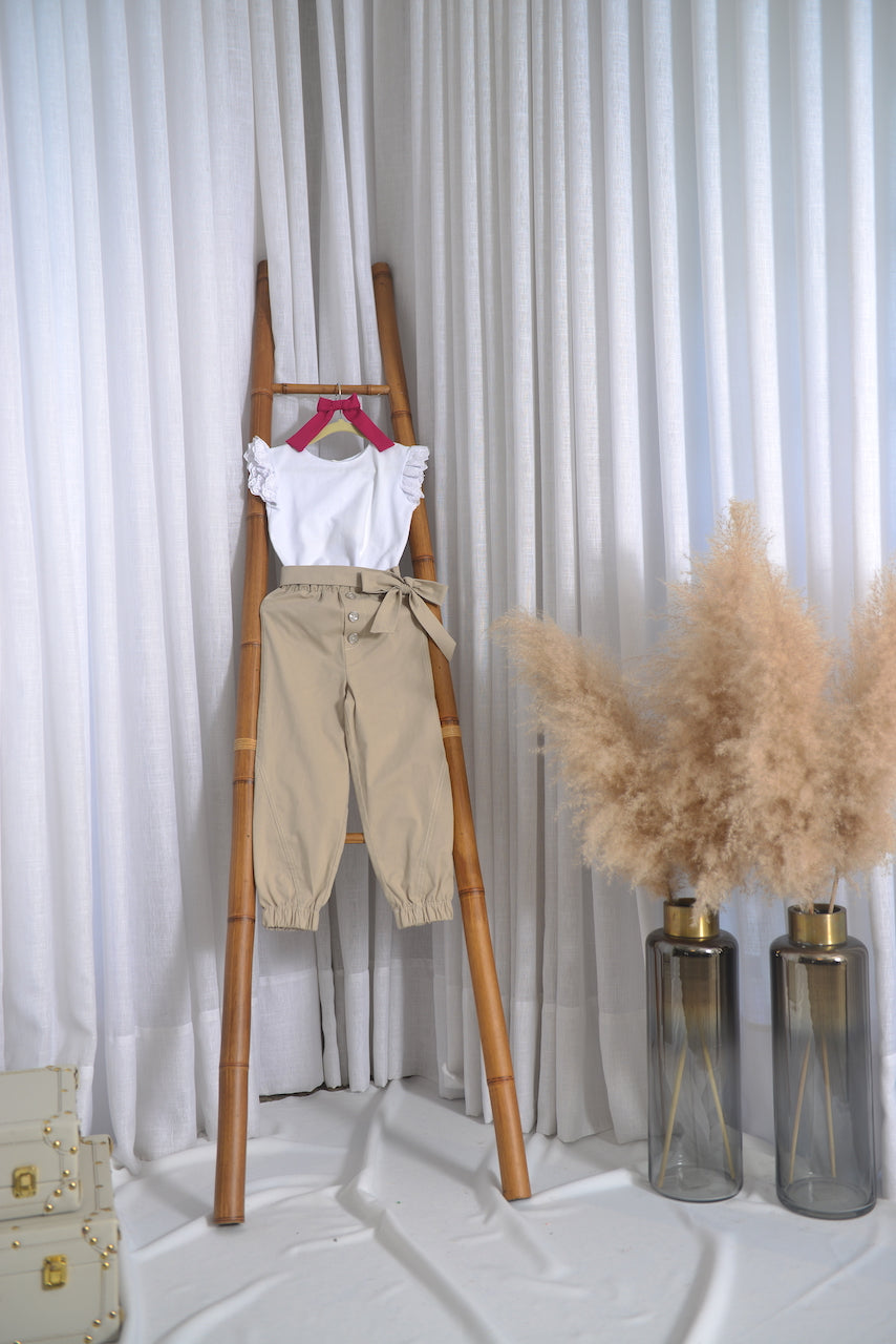 Calça em sarja com elastano bege