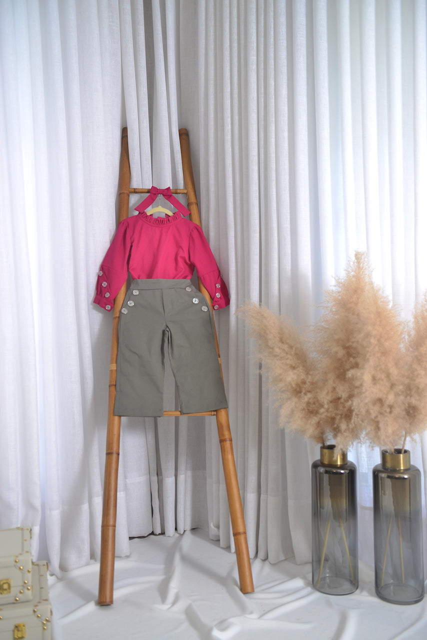 Calça em sarja com elastano cinza