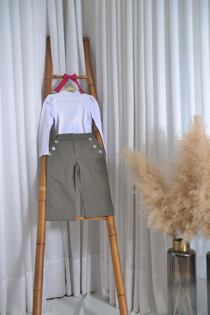 Calça em sarja com elastano cinza
