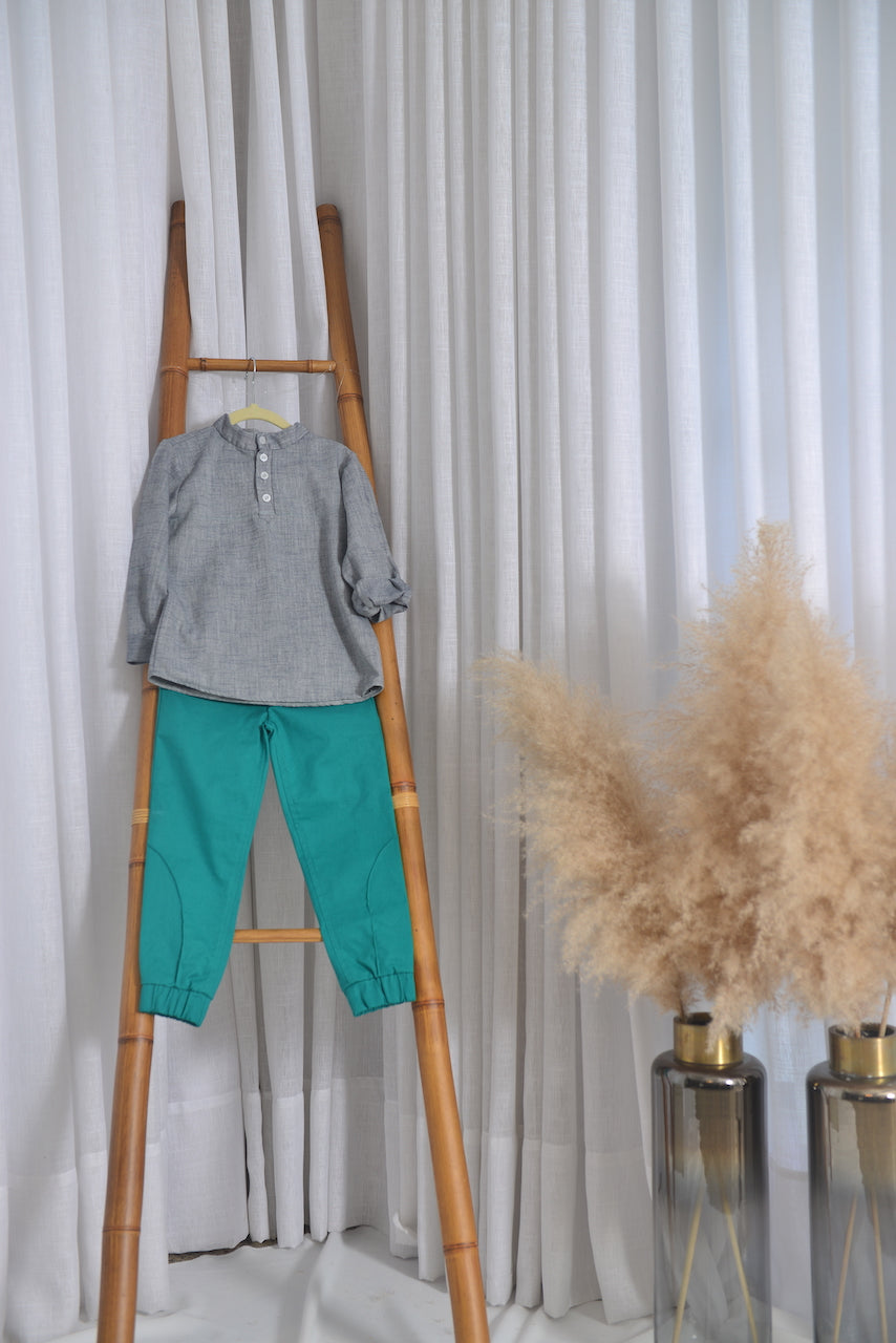Calça jogger em sarja com elastano verde