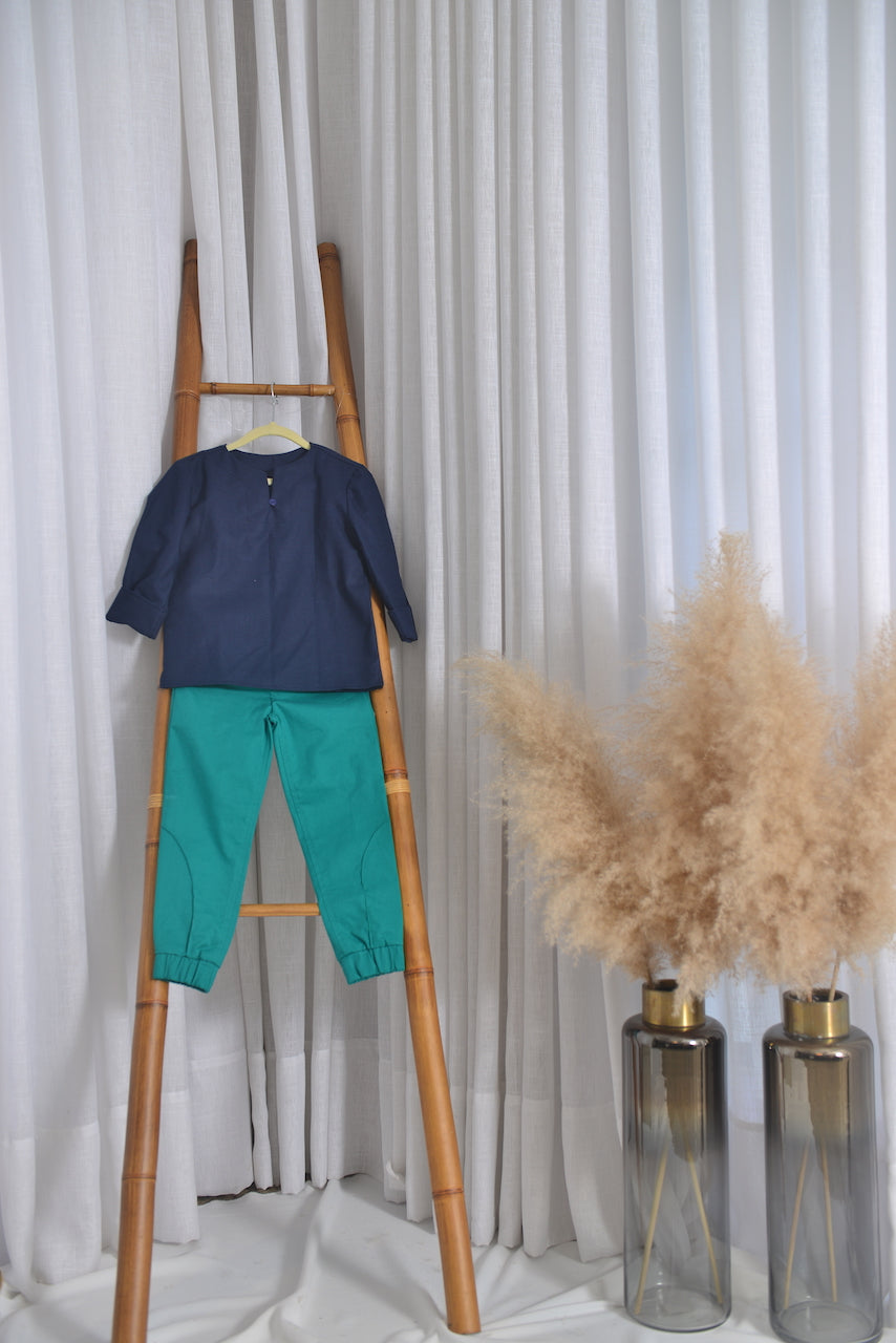 Calça jogger em sarja com elastano verde
