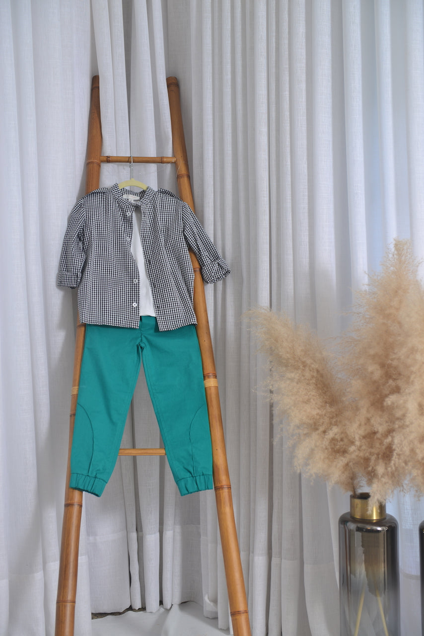 Calça jogger em sarja com elastano verde